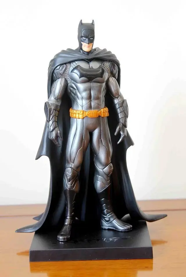 

Huong Movie Figure 20 CM Batman 1/10 Scale Pre-Painted PVC Action Figure Collectible Model Toy Doll