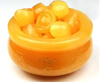 

A genuine natural Topaz Topaz gold ornaments cornucopia of gas enrichment