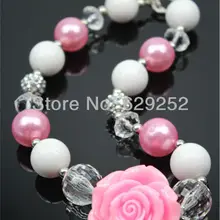 10 шт. в партии Новые оптовые розовый цветок коренастый жевательная резинка маленькой девочки ожерелье акрил и бисер CB023