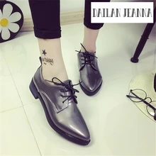 Модные туфли на плоской подошве в британском стиле из лакированной кожи в винтажном стиле; туфли на плоской подошве со шнуровкой; туфли с острым носком; женские туфли с закрытым носком