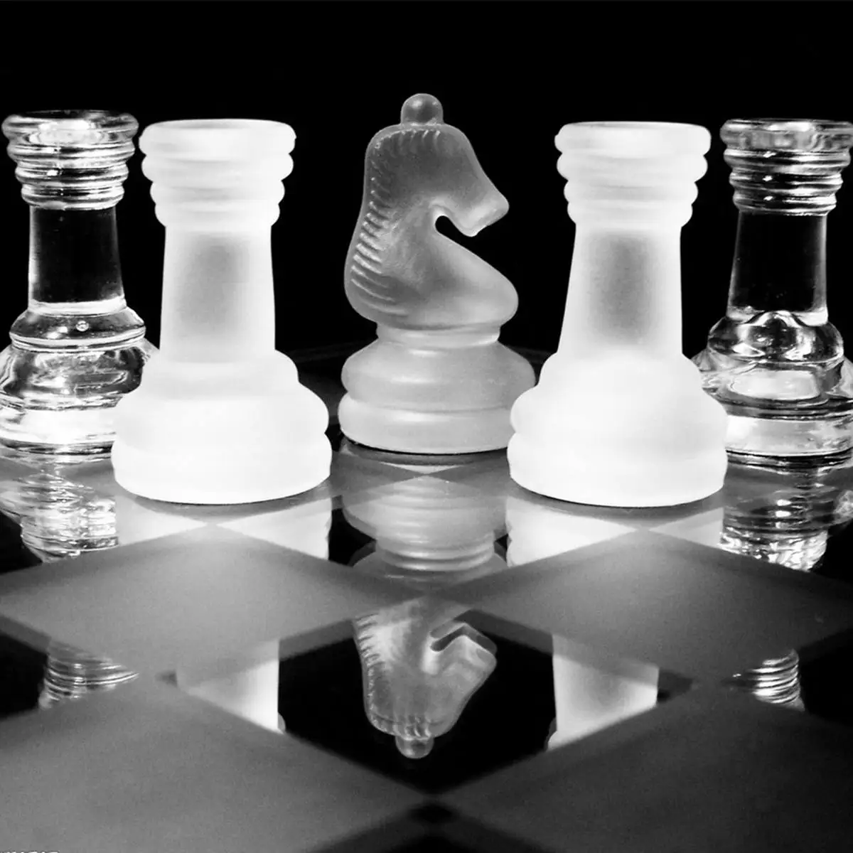 К9 стеклянные шахматы Роскошные элегантные международные Шахматные игры средняя упаковка для борьбы Международный шахматный набор Стеклянная Доска шахматная игра