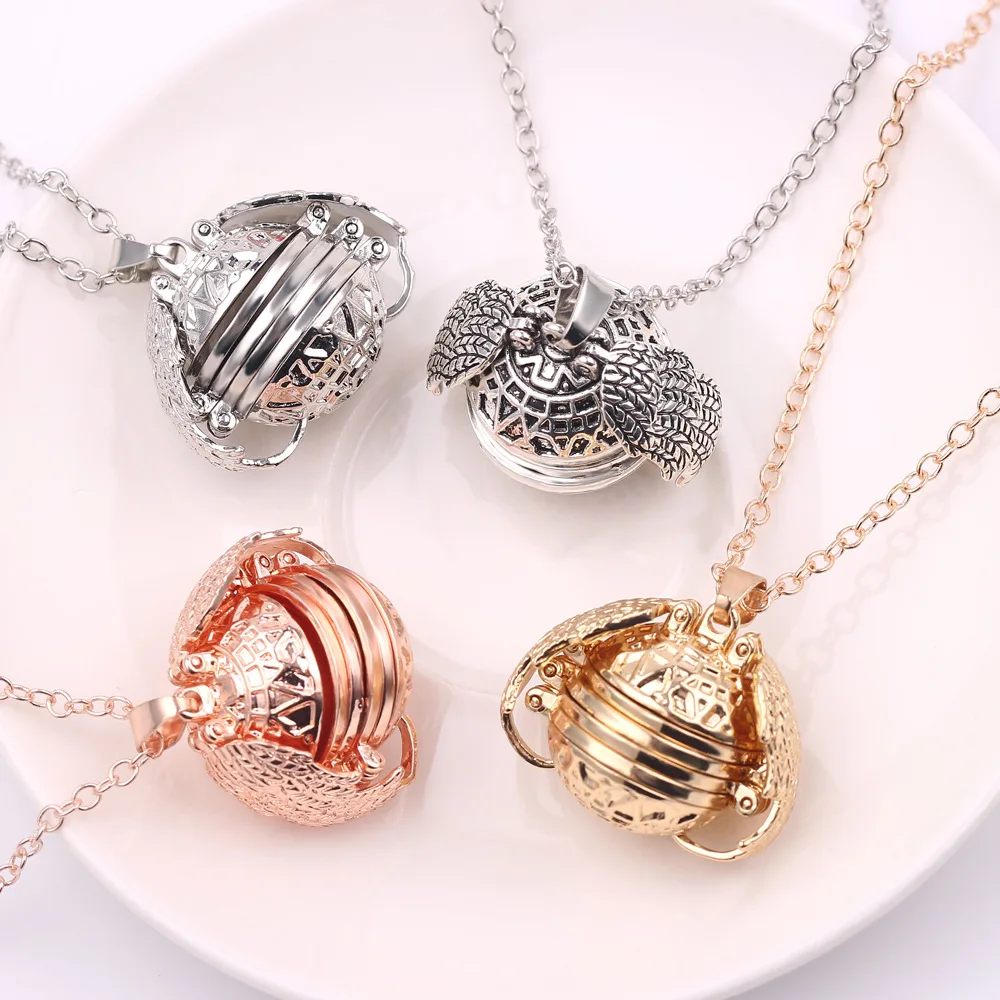 

Angel Wings Retractable Phase Box Necklace Open Four Layer Stretch Phase Box Necklace