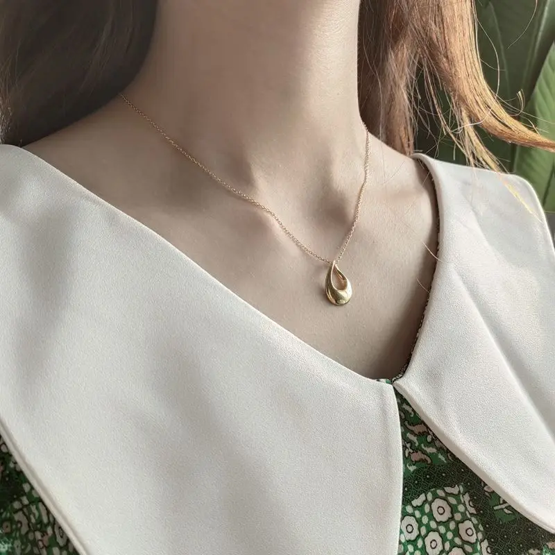 

Silvology 925 Sterling Silver Irregular Necklace Gold Distortion Openwork Creative Pendant Necklace For Women 2019 Fine Jewelry