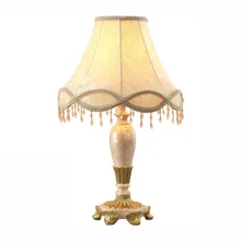 Винтажный Европейский настольный светильник для спальни постельное белье из смолы резные настольные лампы для кабинета тканевый Абажур Настольная лампа