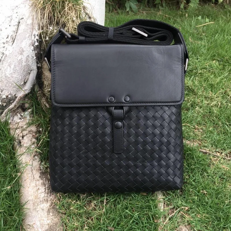 

European new men's briefcase, casual men's bag, single shoulder bag.