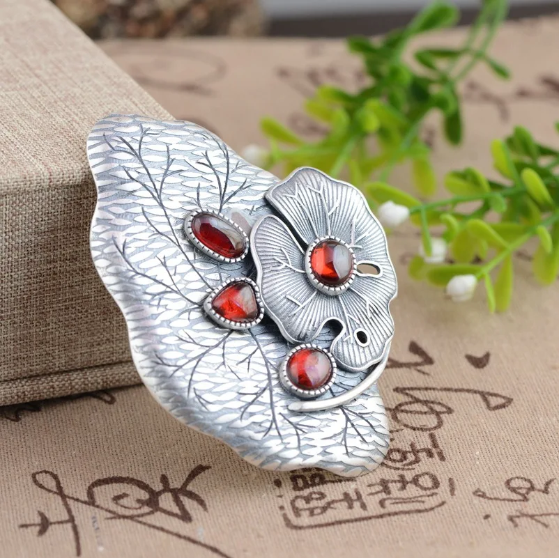 

Red corundum pendant, S925 silver mosaic process, female models sweater chain pendant