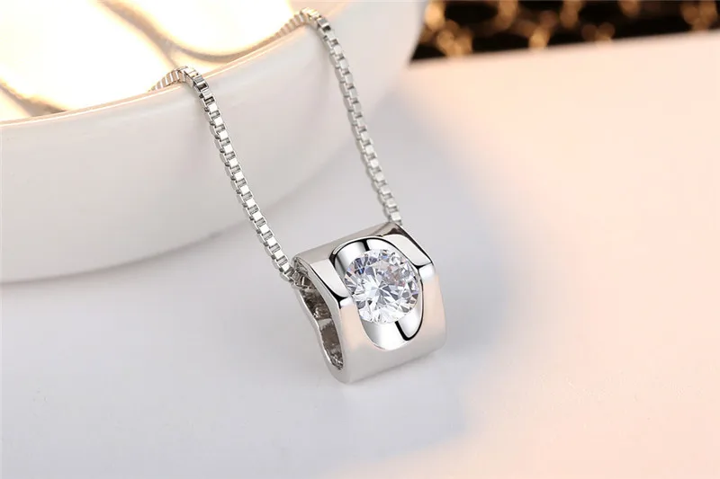 Korean Fashion Hollow Heart-Shaped Necklace With Shining Zircon Silver Color Pendant Necklace For Girl Women Wedding Jewelry N19 (5)