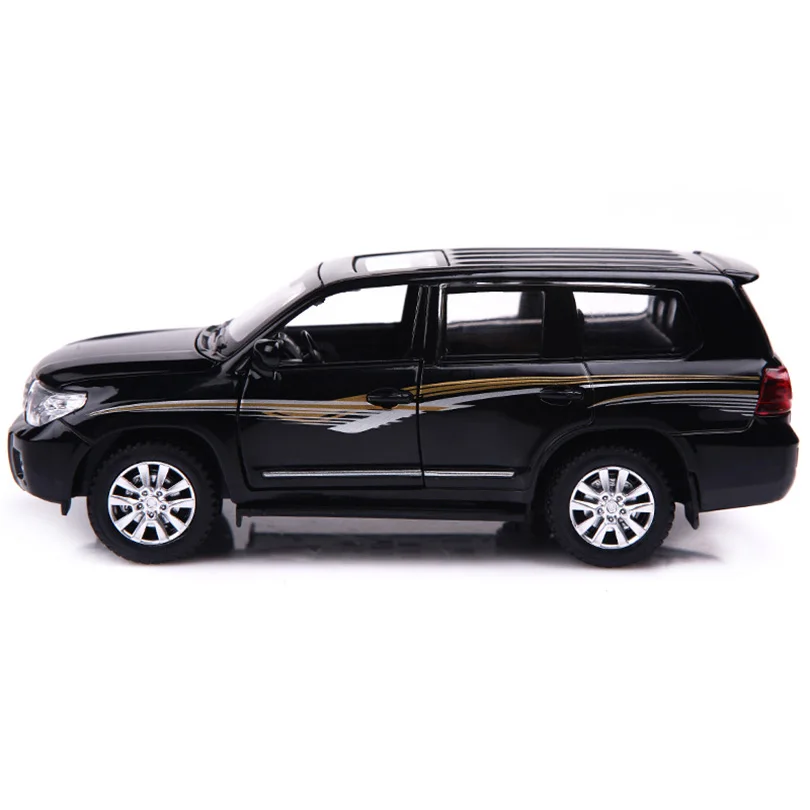 Goedkoop 132 SUV LAND CRUISER V8 Simulatie Speelgoed Auto Model Lichtmetalen Trek Kinderen Speelgoed Echt Licentie Collection Gift Off Road Voertuig