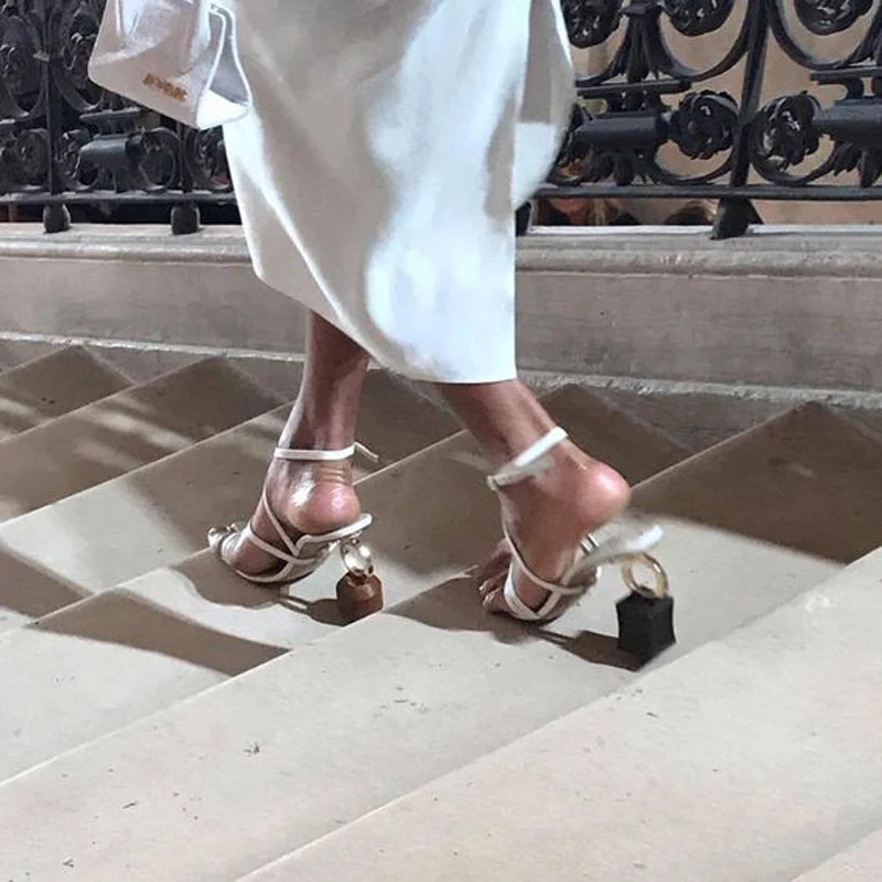 Г. Новые летние Асимметричные сандалии на каблуках Необычные стильные пикантные женские сандалии из натуральной кожи сандалии для шоу женская обувь для вечеринок
