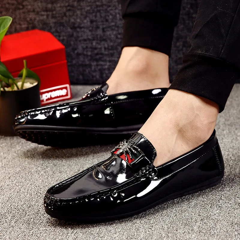 

Soft Leather Men Loafers New Handmade Casual Shoes Men Moccasins For Men Patent Leather Fashion Casual Driving Shoes 2018 New
