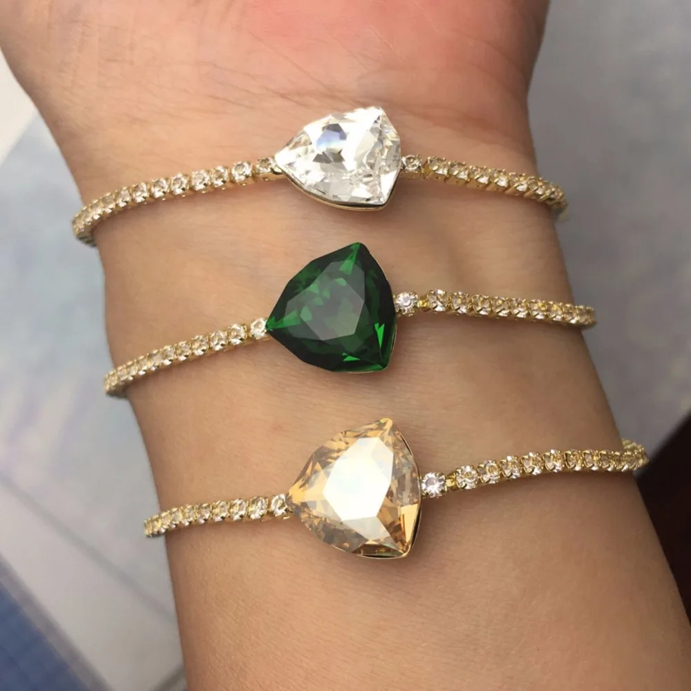 bracelet-model-1