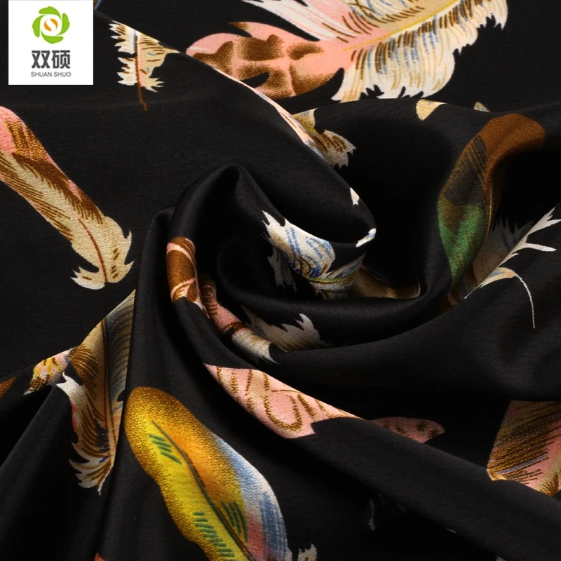 Искусственный шелк стрейч саржа печати Перо узор Атлас Ткань модные Костюмы для рубашки шарф и юбка 50x150 см SC006