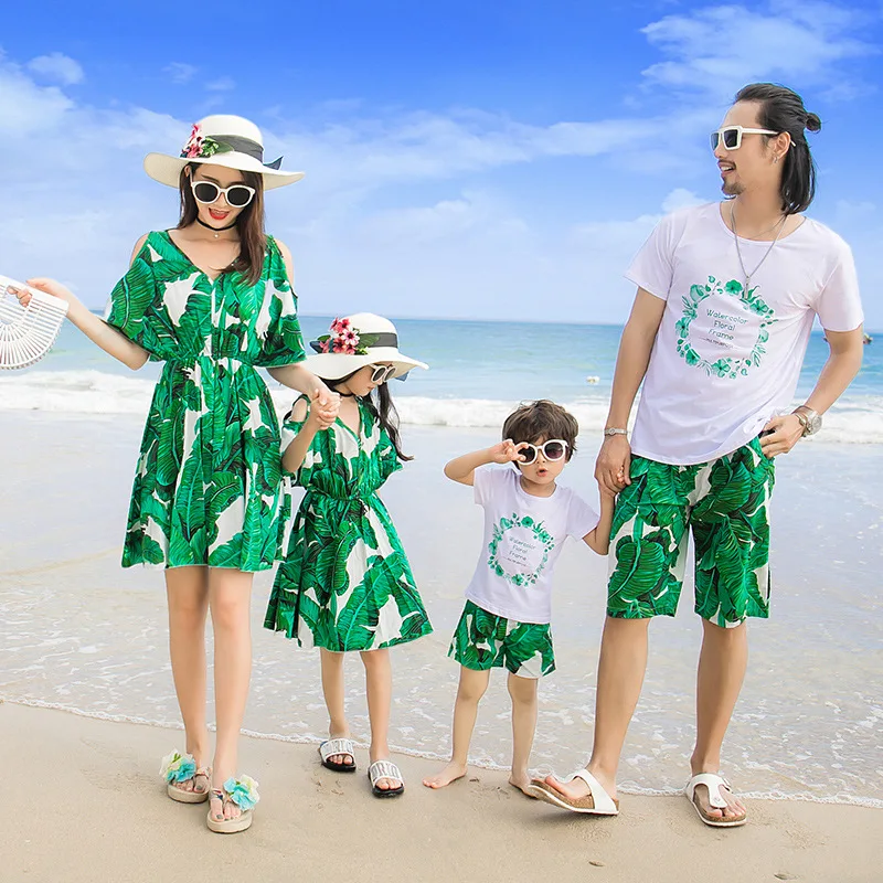 

Beach Family Set Shoulder-Out Mother Daughter Dresses Father Son girl Matching Clothes Family Clothing Sets Parent-Child Set