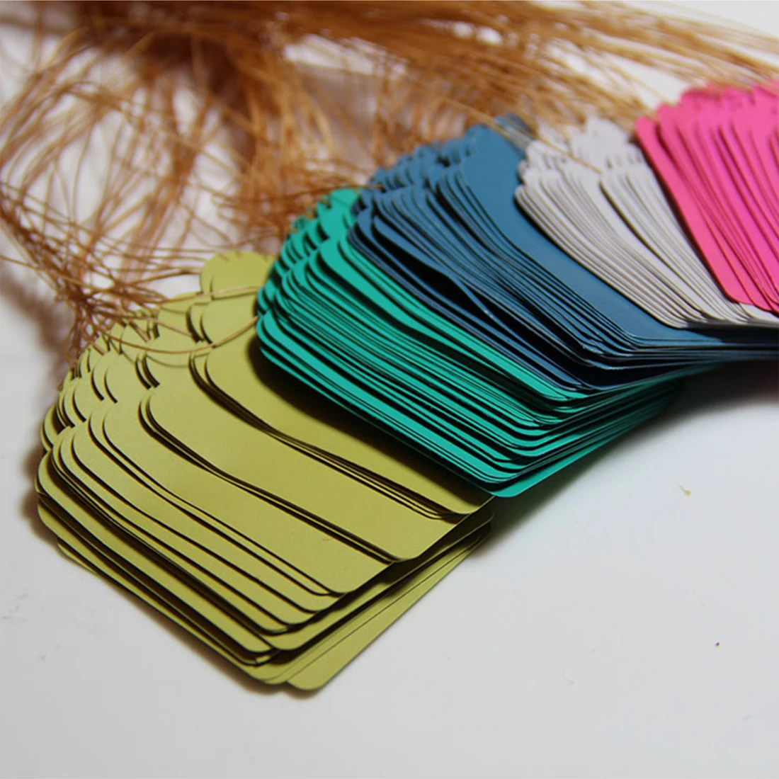 

Reusable 100pcs/lot Plants Hang Tag Labels Seeding Garden Flower Pot Plastic Tags Number Plate Hangting PVC Garden Tools