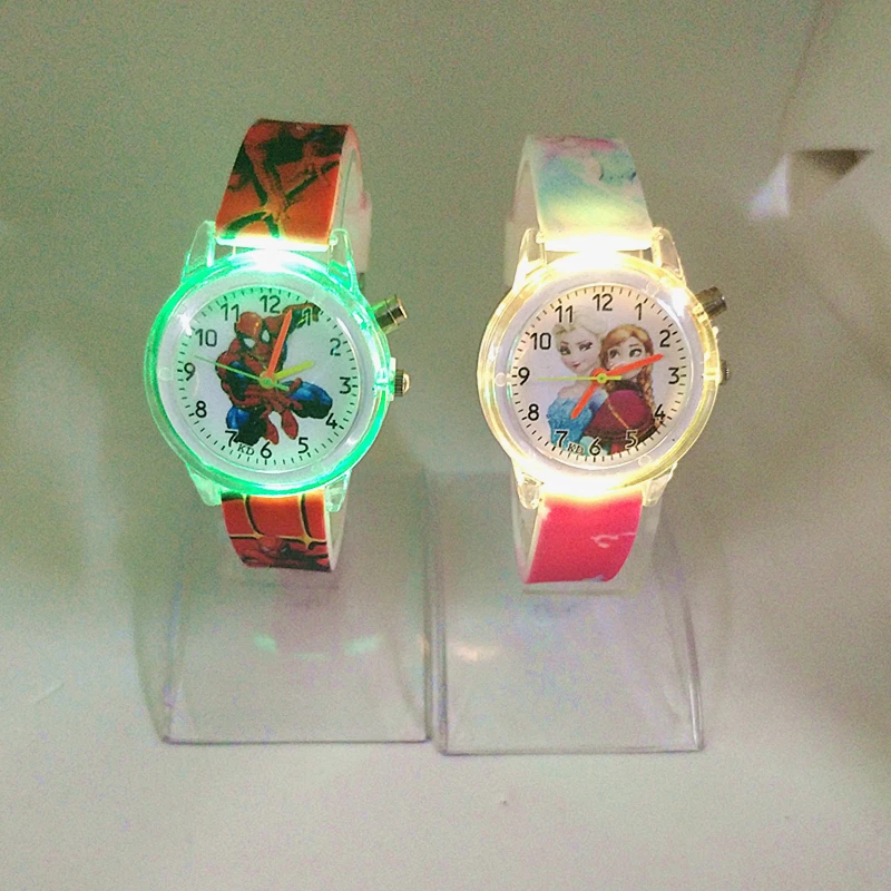 

Popular princess elsa's children watch spider-man's colorful light source the boys look at the girls' party gift clock