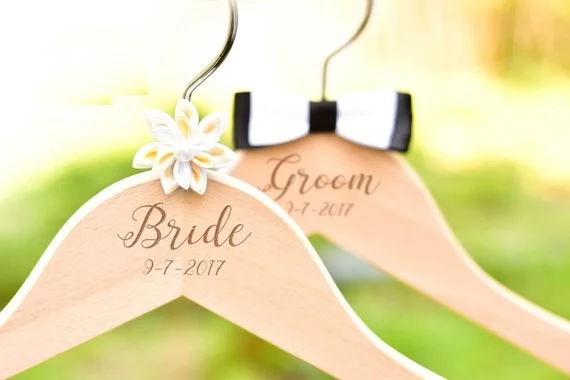 

2pcs personalize bride and groom Engraved Wedding Clothes Hanger, Dress Hanger,Name Bridal Party Gifts, mr & mrs dress hangers
