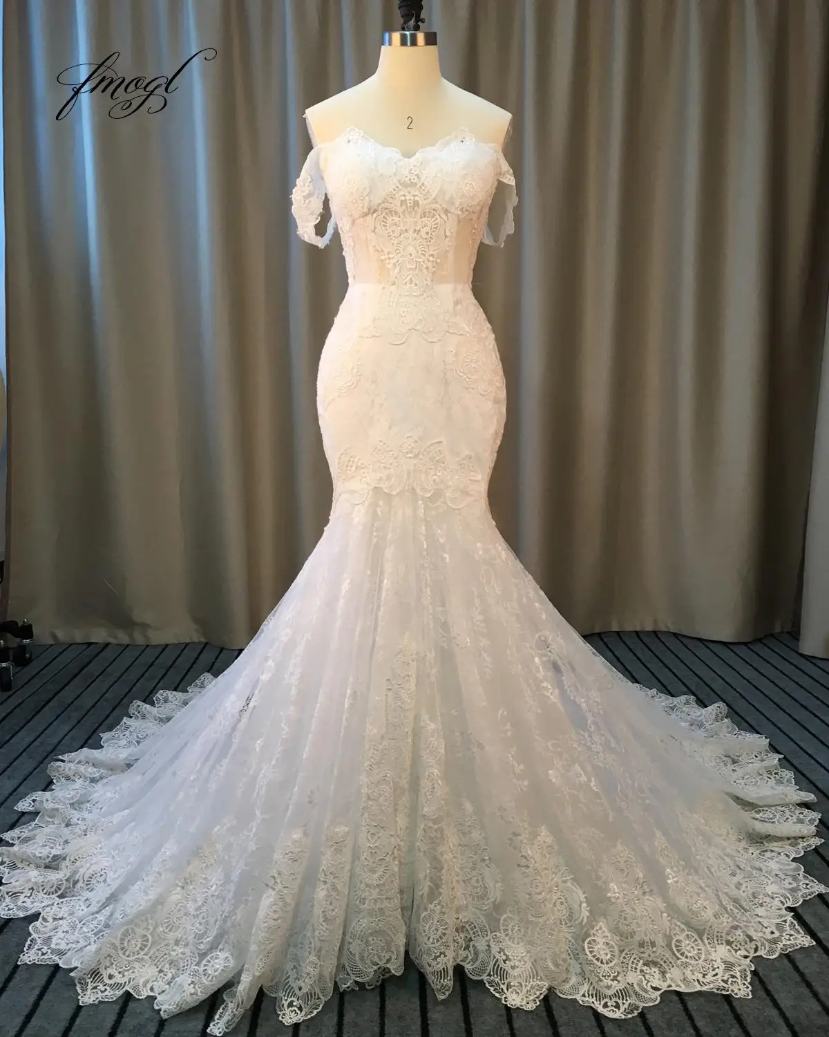 

Fmogl Elegant Strapless Appliques Lace Mermaid Wedding Dresses 2019 Sexy Short Sleeve Trumpet China Bridal Gown Plus Size