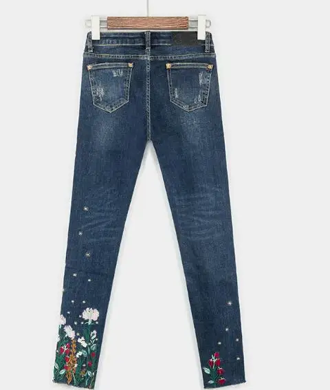 Демисезонный повседневное для женщин вышивка карандаш стрейч поцарапанные синие джинсы мотобрюки, женские осенние узкие ботильоны длина Джинс