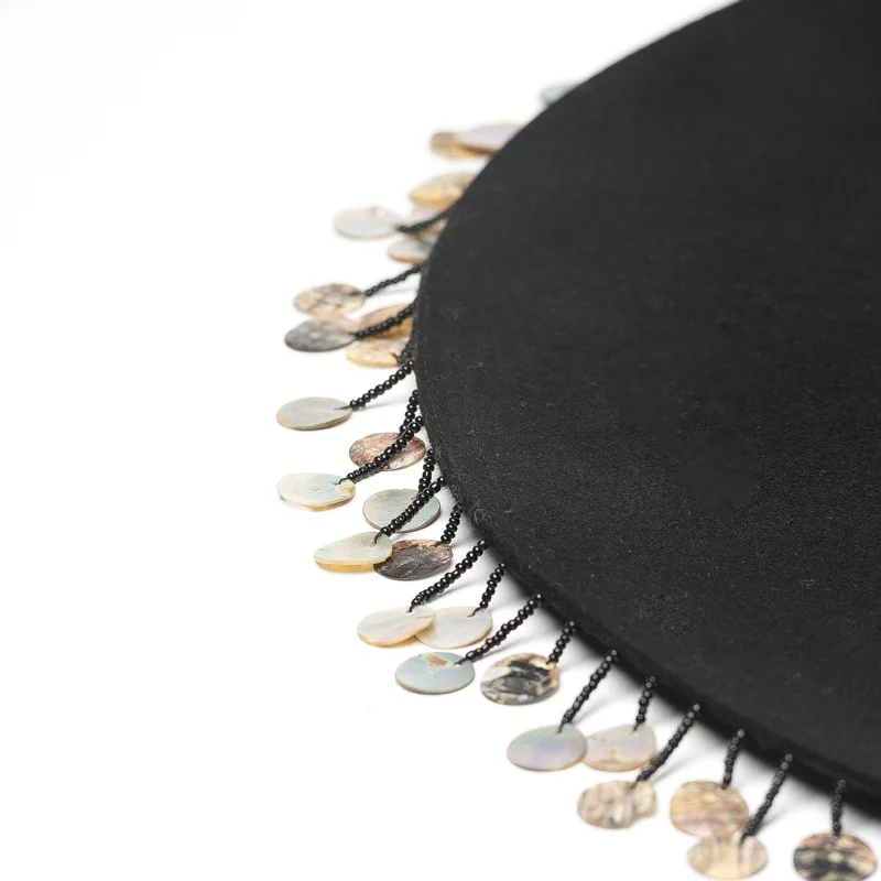 Новая модная черная шерстяная фетровая шляпа с большими полями шириной 15 см с кисточками в виде ракушек Женская винтажная плоская шляпа с плоским верхом