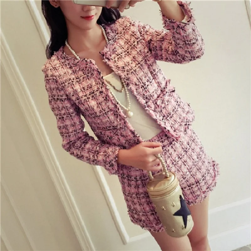 

2019 Autumn Winter Tweed 2 Piece Set Women Slim Plaid Short Set Fashion Fringed Trim Jacket Coat + Tassels Short Suit