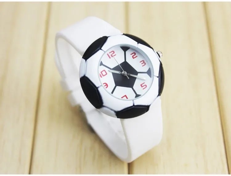Бесплатная доставка Розничная продажа Мода для детей Дети Мальчики Подарки вахта футбол кварцевые наручные часы