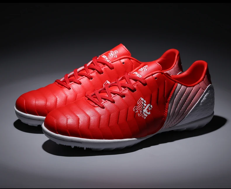 2018 Китай красный Крытый футбольные бутсы для Для мужчин и Для женщин Водонепроницаемый Футбол сапоги спортивная обувь кроссовки на