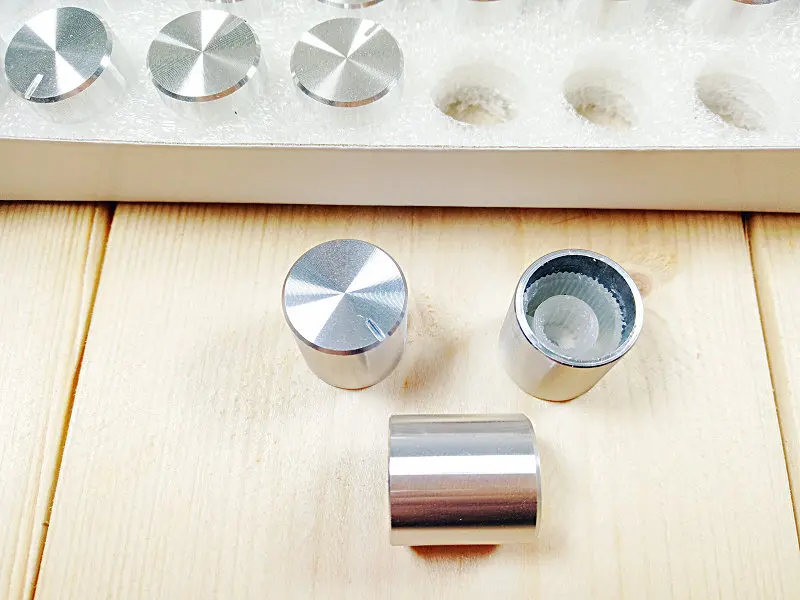 

Fast Free Ship 5PCS CD Stripe Potentiometer knob/Aluminum Shell knob Silver 15*16mm Volume knob Knob hat