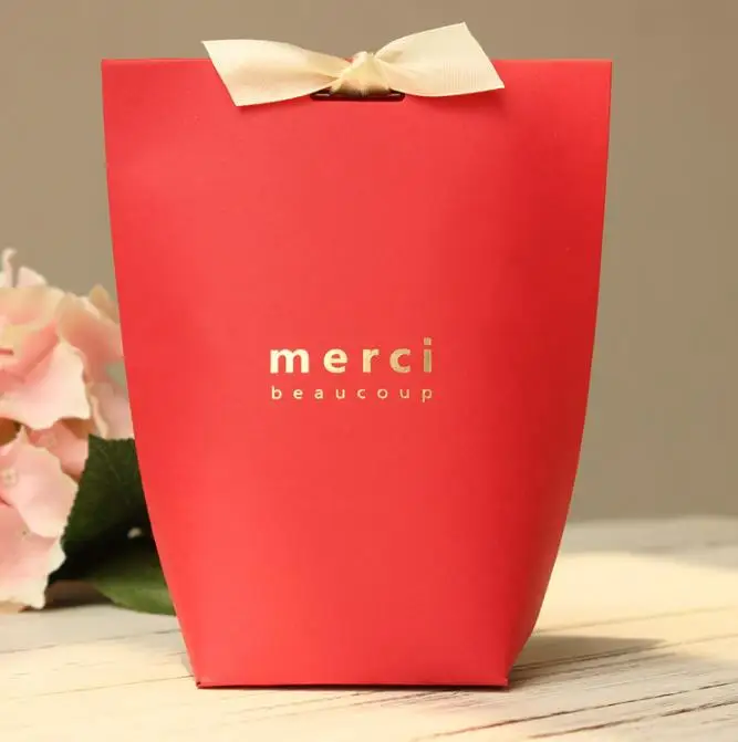 150 шт. MERCI BEAUCOUP белый черный для бумаги подарочные коробки торт коробка свадебные сувенирные коробки конфеты коробка с лентой - Цвет: red