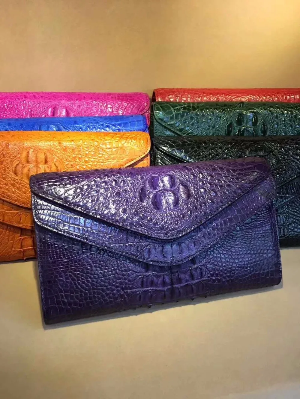 Рисунок 3 - Кошельки и кошелек из крокодиловой кожи