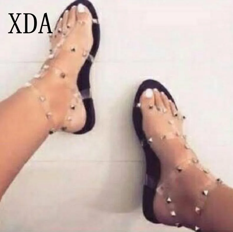 XDA/летние белые прозрачные сандалии на плоской подошве; женские пикантные пляжные сандалии с заклепками и перекрестными ремешками; Прозрачная женская обувь с открытым носком в гладиаторском стиле; B202