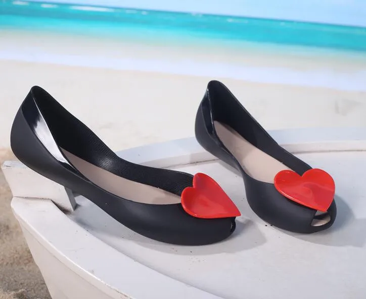 BEYARNE/Модная женская прозрачная обувь; женские непромокаемые сандалии на плоской подошве с открытым носком; женские летние пляжные сандалии для студентов; шикарные блестящие красивые сандалии с сердечками