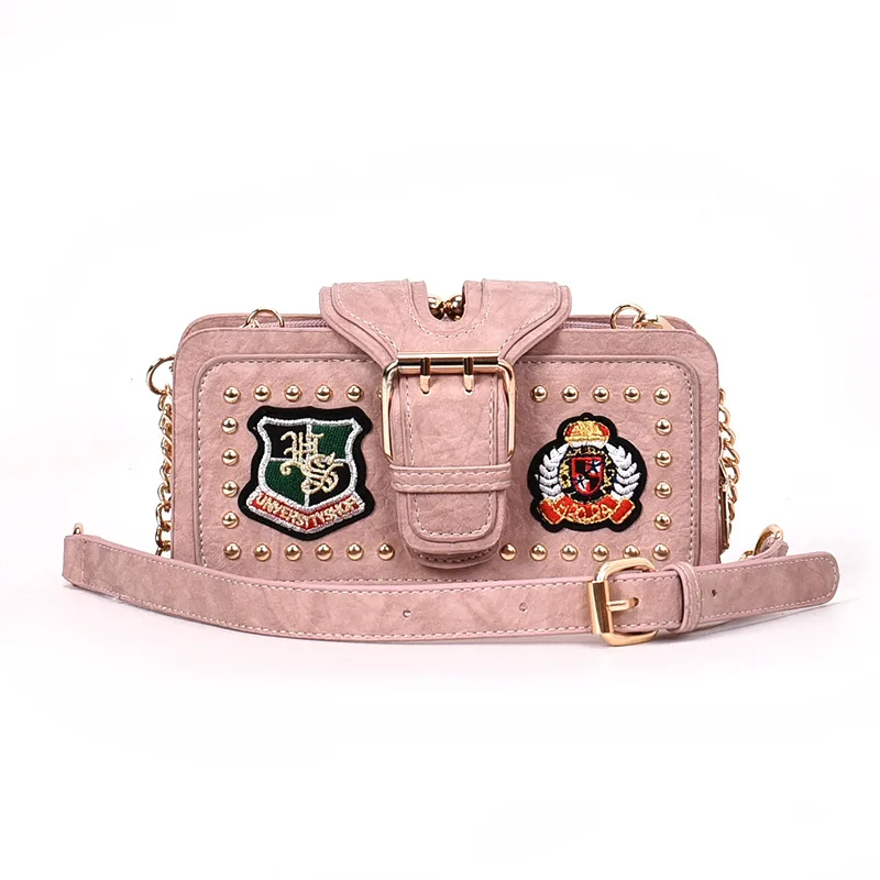 

2018 new Messenger bag personalized chain retro punk badge small bag.