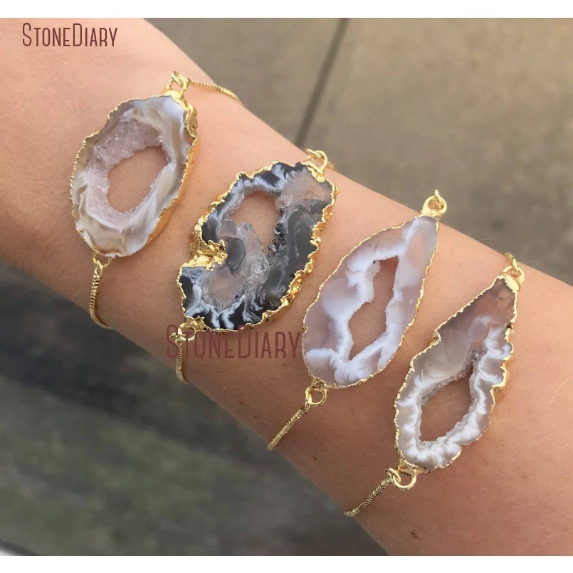 Caged Agate Stones and Golden Grass Bracelet Caged Agate Stones and Golden Grass Bracelet