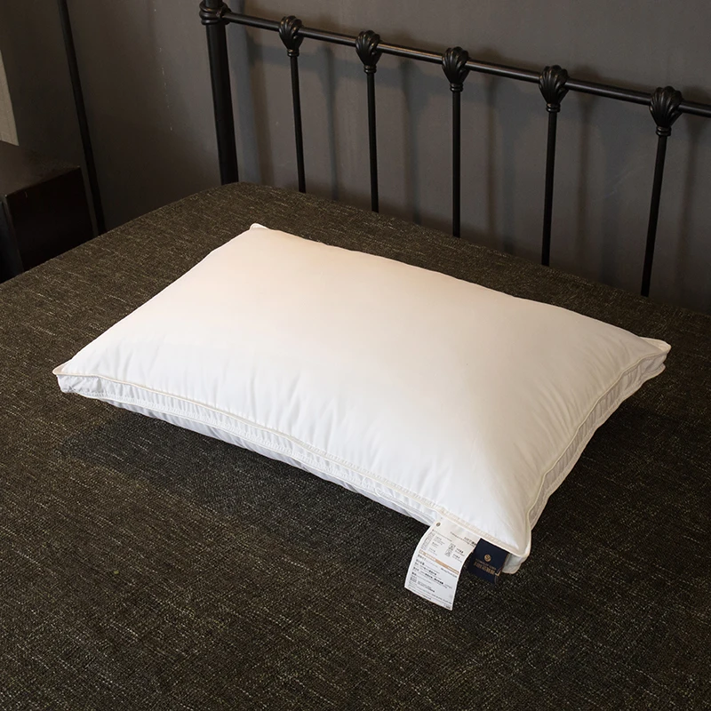 3D White Solid Hotel Style Pillows 48x74cm Polyester Cotton Pillowcase