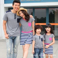 2016 famille correspondant de tenue estivale de la famille regardez correspondants vêtements mère fille robe rayée père fils t – shirt à manches courtes