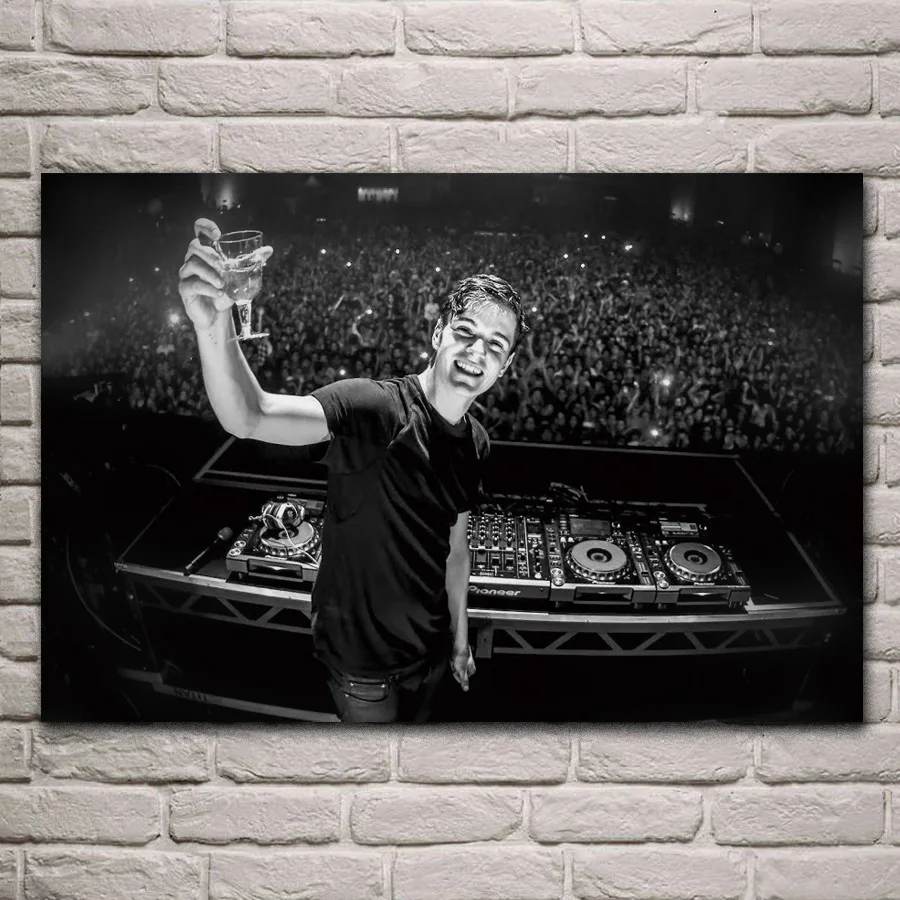 Музыкальный DJ Garrix концерт праздник черно белый монохромный гостиная домашний