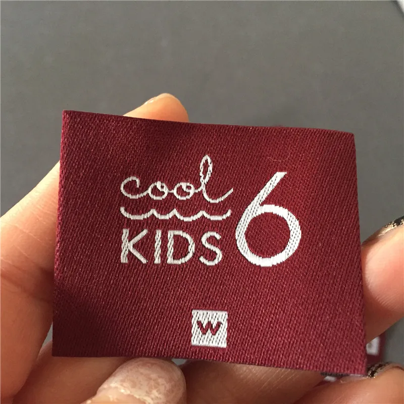 

Custom 3.8*4.8cm High Density End Fold Clothing Labels Woven Labels