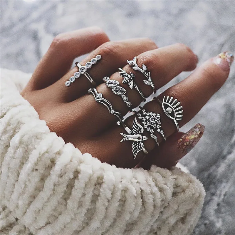 

GIVVLLRY 9 pcs/set Vintage Midi Rings Tibetan Silver Color Geometric Carved Bird Bee Eyes Cross Crown Knuckle Rings for Women