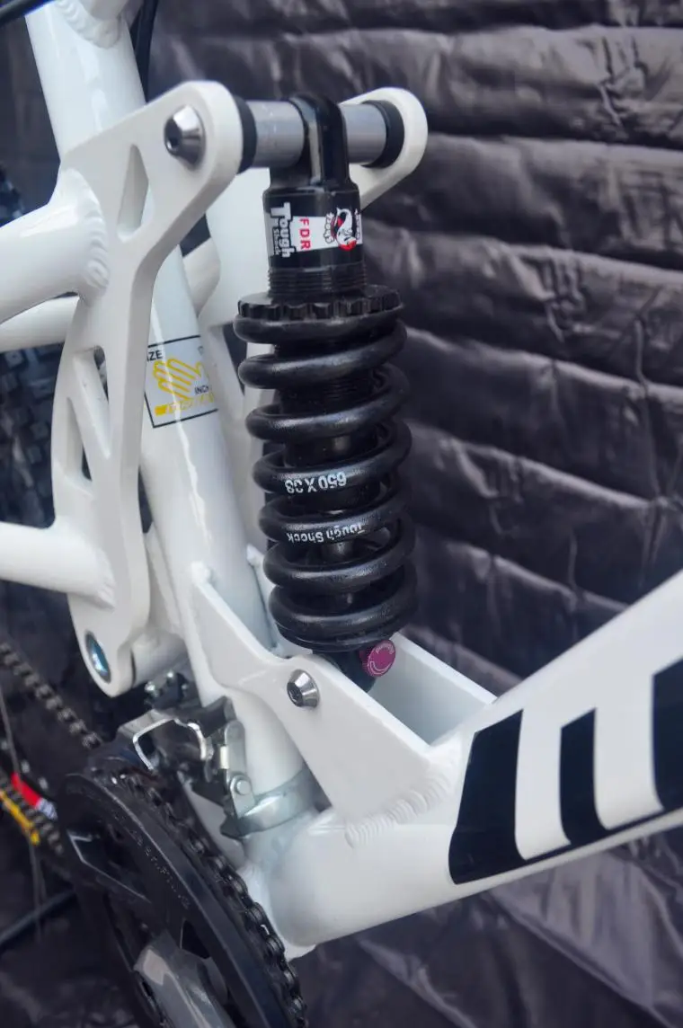 Excellent New Brand Downhill Mountain Bike Aluminum Alloy Frame Oil Disc Brake Soft Tail Bicicleta Outdoor Sports MTB Bicycle 16 Excellent New Brand Downhill Mountain Bike Aluminum Alloy Frame Oil Disc Brake Soft Tail Bicicleta Outdoor Sports MTB Bicycle 16