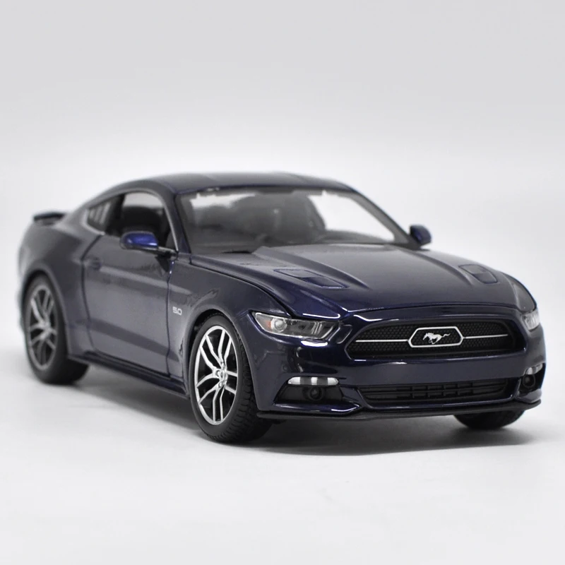 Модель в твердом переплете 1:18 Ford 2015 Mustang GT Коллекционная модель высокой модели