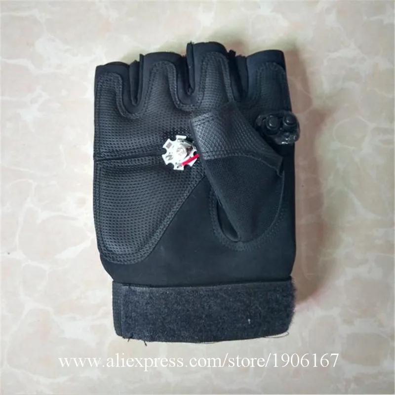 New design green laser man show gloves green dj laser gloves with 5 pcs green lasers for singer dancer party show01