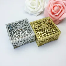 Новые Креативные Свадебные коробки для конфет, квадратные полые квадратные пластиковые подарочные коробки, коробки для конфет с золотым и серебряным покрытием
