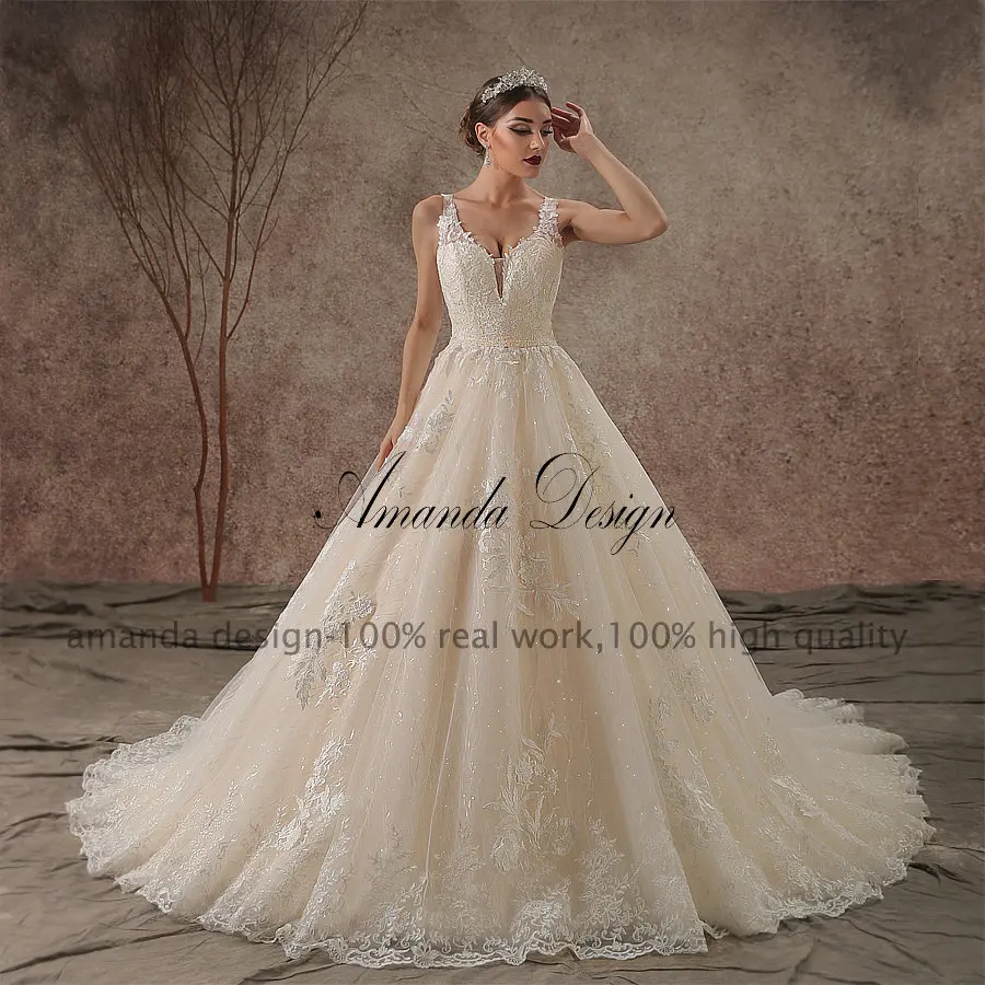 Свадебное платье трапеция с кружевной аппликацией и рукавами