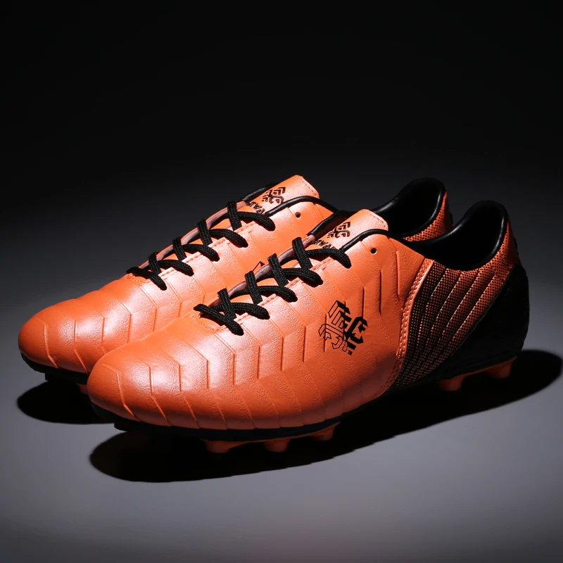 Nuevo 2018 de fútbol de niños zapatos largos picos chicos zapatos de fútbol de pvc con niños de cuero futbol zapatillas formotin adultos zapatos deportivos