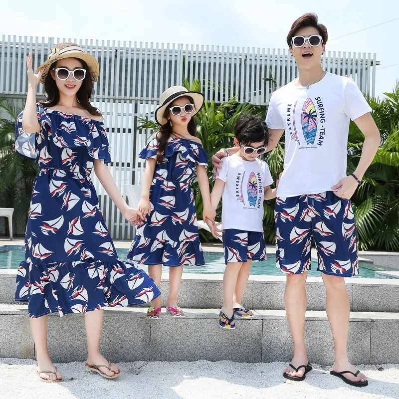 

Holiday Family Matching Outfits Off Shoulder Mother and Daughter Dresses Mommy and Me Clothes Dad Son Clothing Sets Summer Look