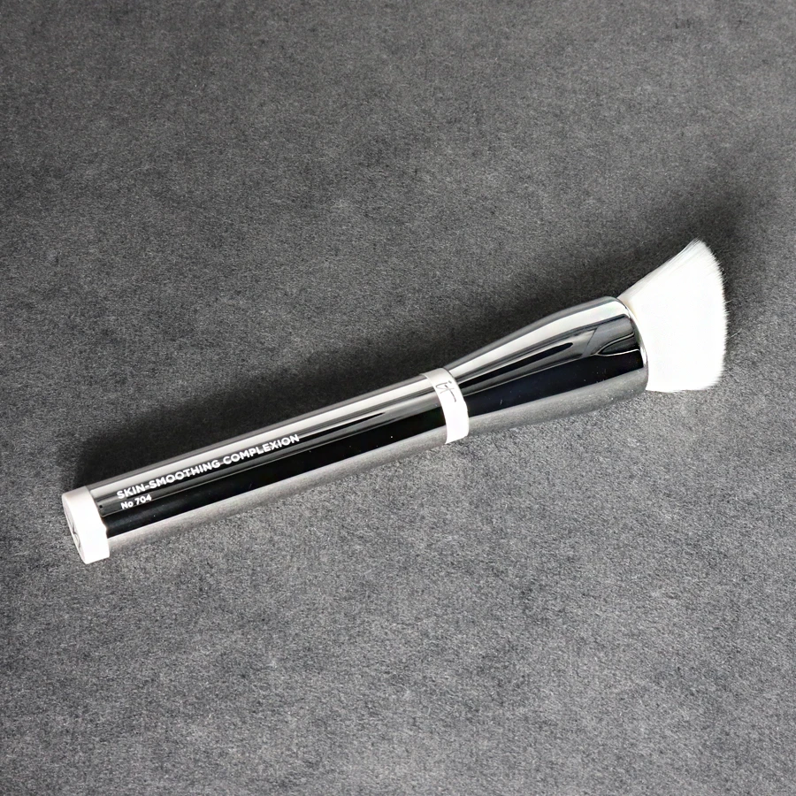 

IT Cosmetic No.704 Skin Smoothing Complexion Foundation Brush Silver Chromed Angled Flat Bronzer Contouring Makeup Brush
