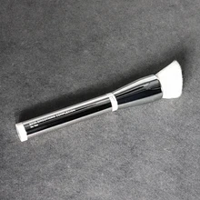 IT Cosmetic No.704 кисть для выравнивания лица и основы макияжа
