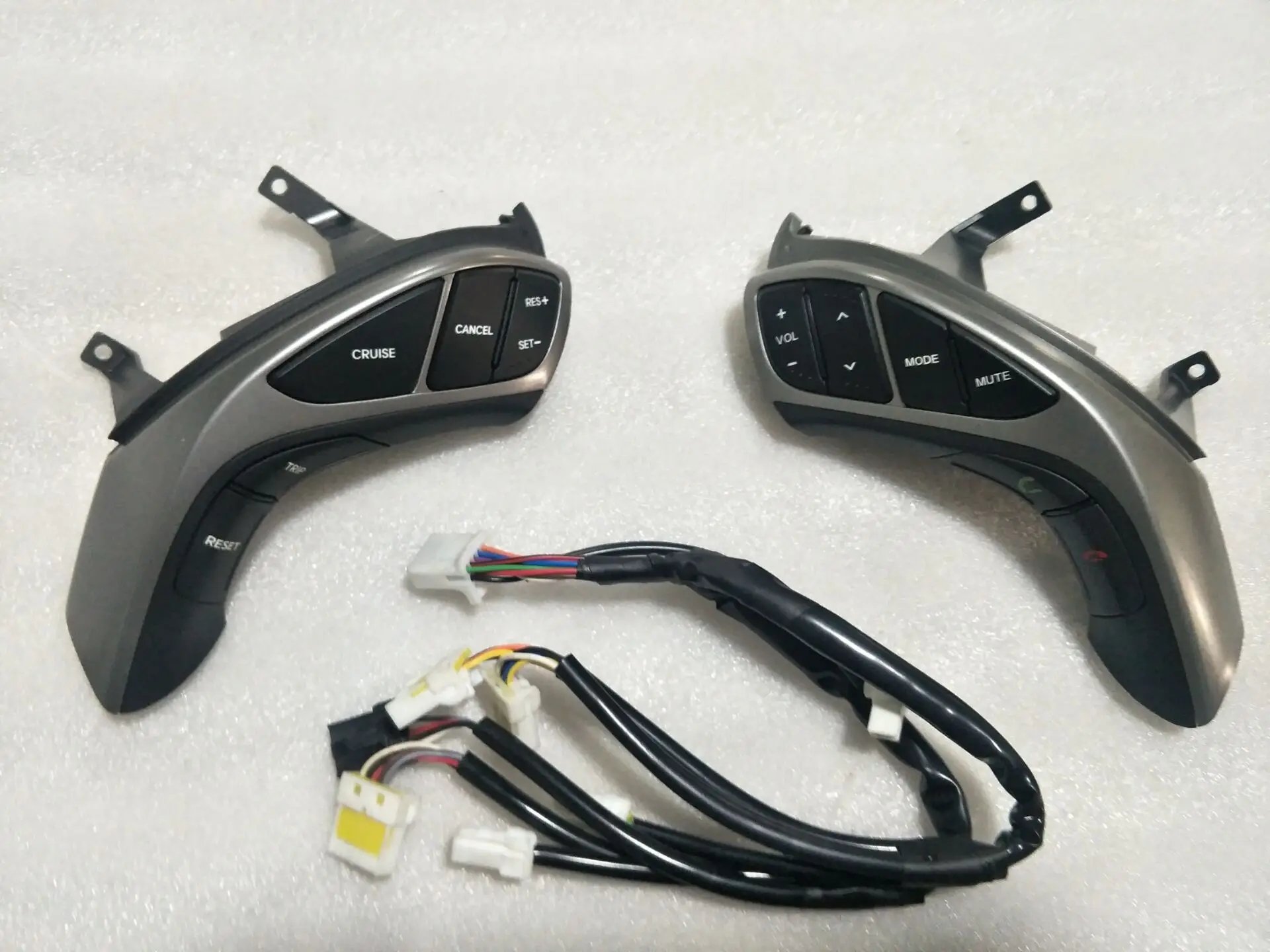 

For Hyundai Elantra AVANTE Multifunction Steering wheel button Bluetooth Audio and cruise control Car steering wheel original