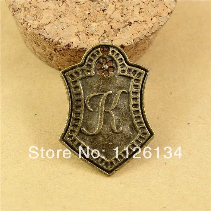 A1917 Alloy Jewelry Findings Antique Bronze Pendant Vintage Metal