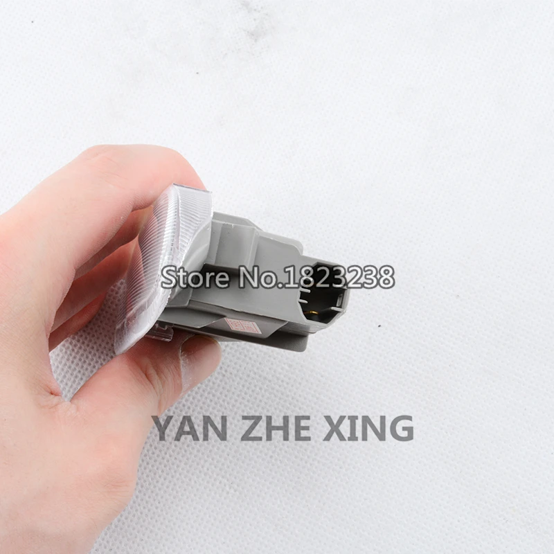 Левая дверь любезно лампа в сборе для Toyota PRADO LAND CRUISER 100 LEXUS LX470/ES300/GX470 OEM: 81310 33010